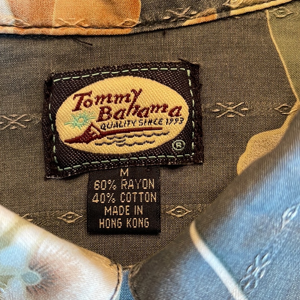 Tommy Bahama men’s S/S Flower Design Button Down Camp. NWOT - Picture 7 of 7